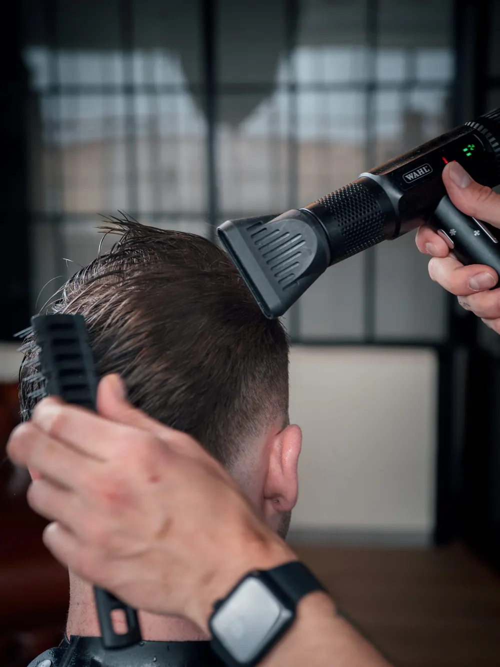 Föhnen en stylen na het fade knippen