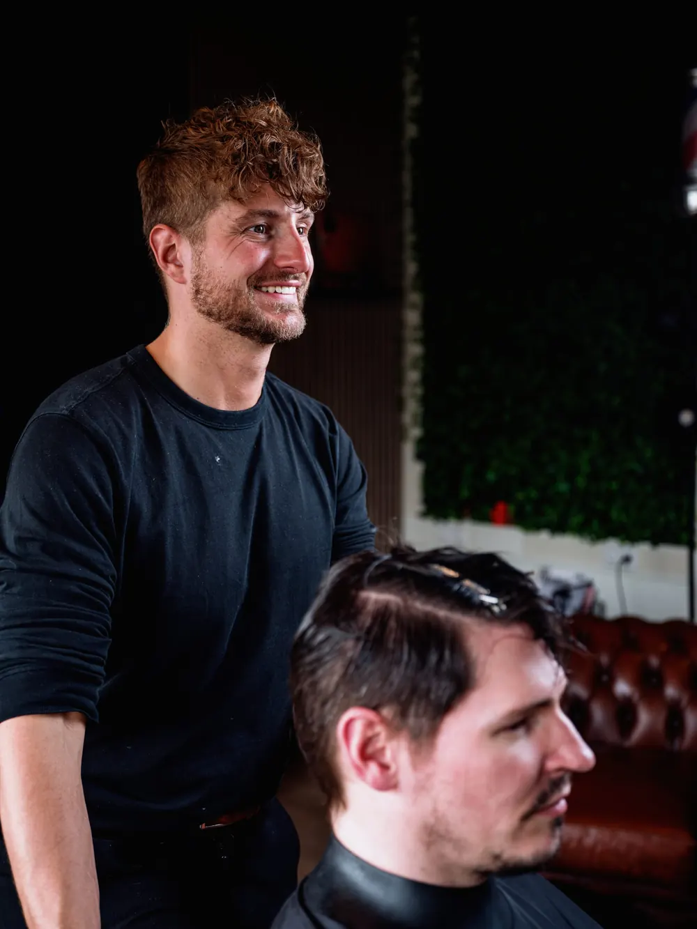 Jesse geeft persoonlijk advies aan een klant